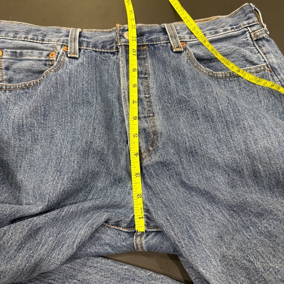 Levi's Medium Wash 501 Original Fit Men's Jeans - Picture 14 of 15